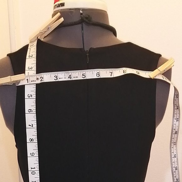 Sleeveless A-line dress - Picture 3 of 6